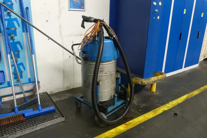 Ringler Industriesauger, mit Wagen Type: RI 100 W2G